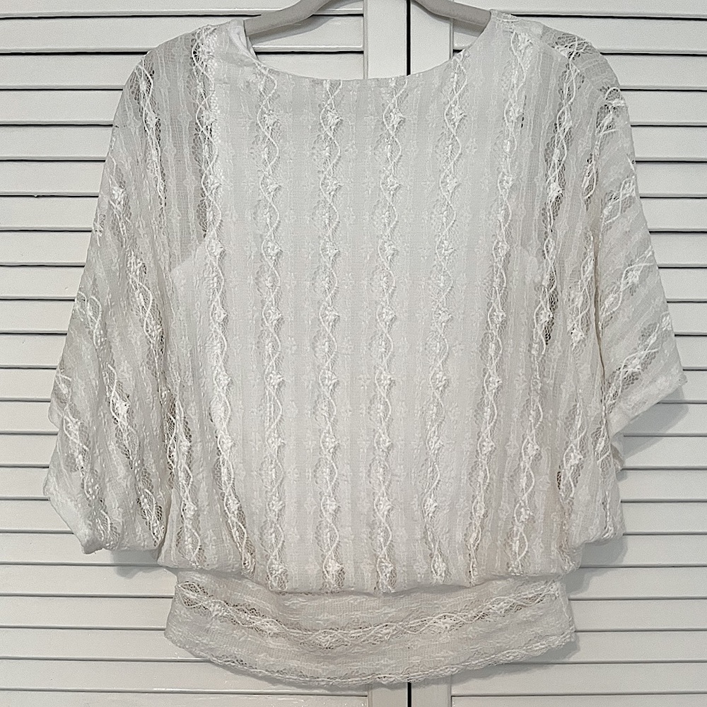Dress barn white Lace Lined Top Angel Bat Wing Sleeves Top Size S - Picture 4 of 9